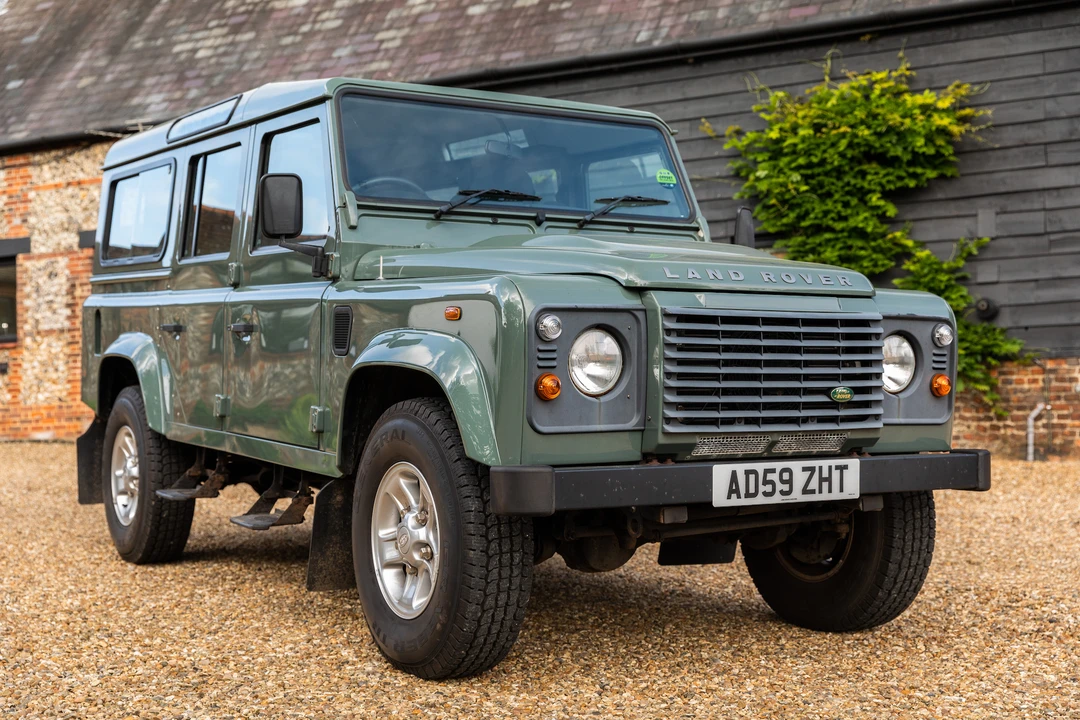 2010 Land Rover Defender 110 - Image 18 of 31