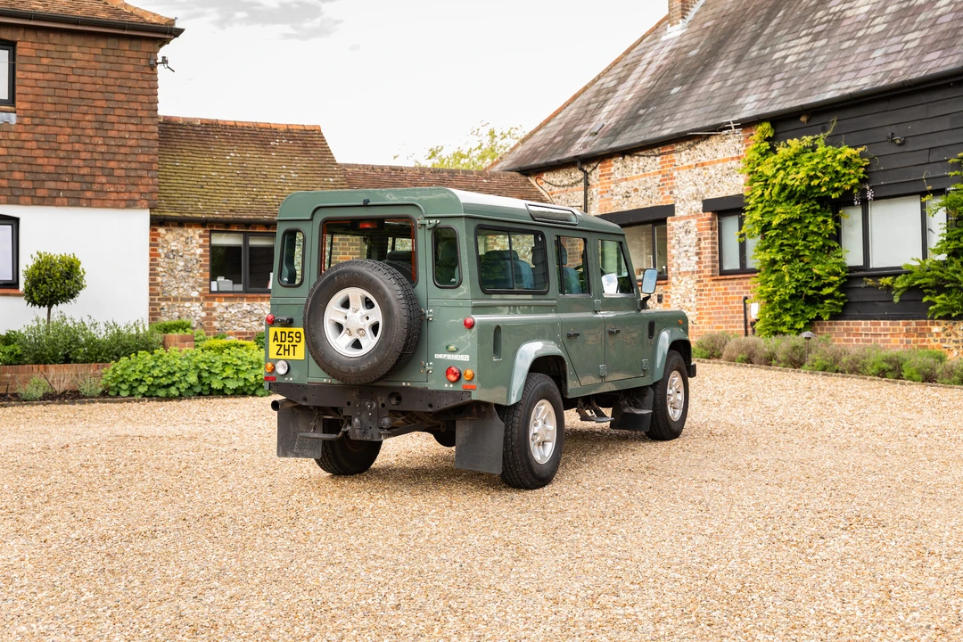 2010 Land Rover Defender 110 - Image 16 of 31