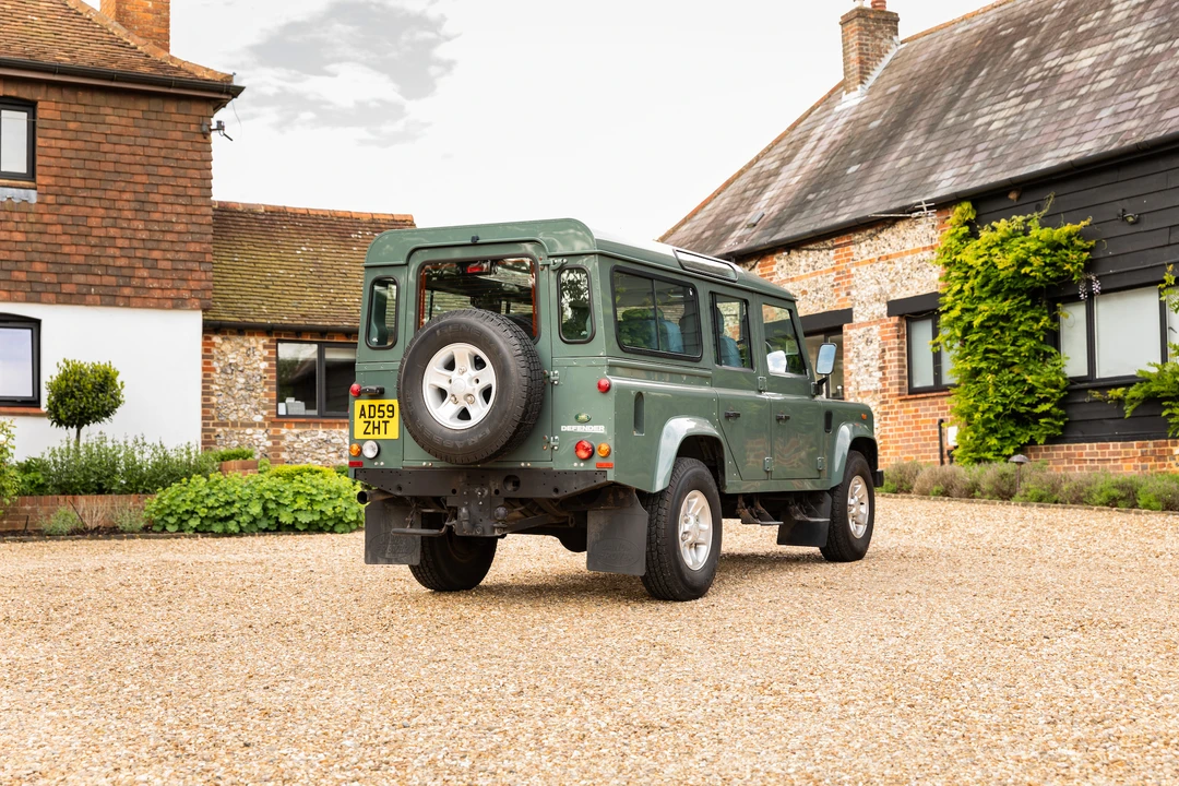 2010 Land Rover Defender 110 - Image 8 of 31