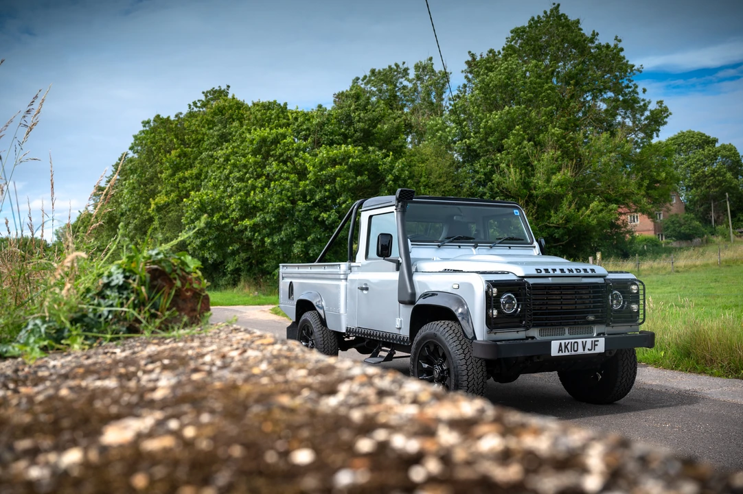 2010 Land Rover Defender 110 - Image 13 of 31