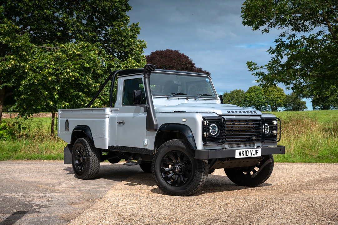 2010 Land Rover Defender 110 - Image 3 of 31
