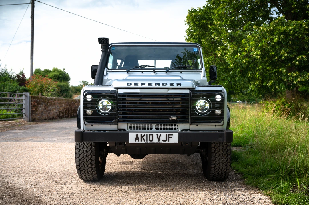 2010 Land Rover Defender 110 - Image 4 of 31