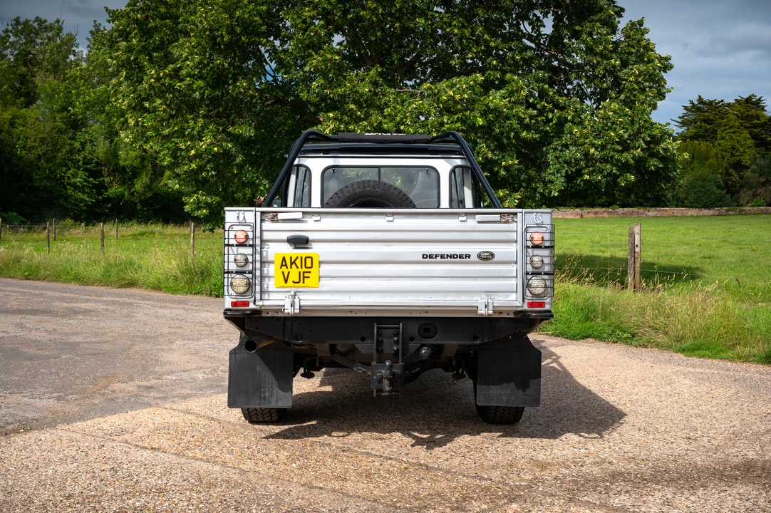 2010 Land Rover Defender 110 - Image 8 of 31