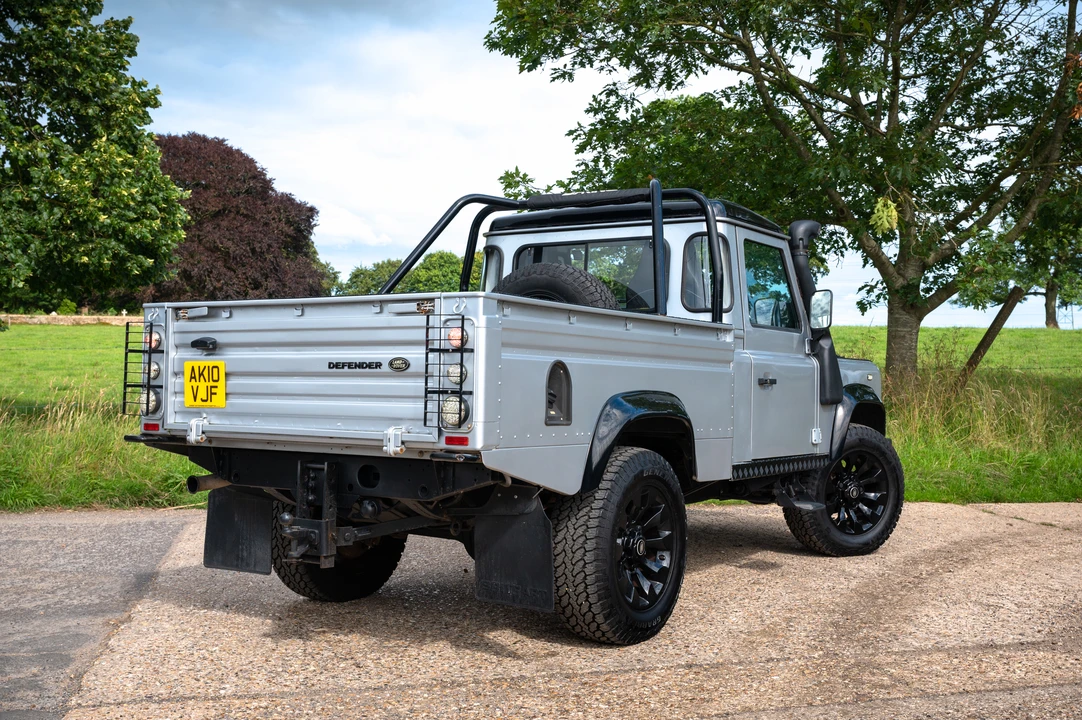 2010 Land Rover Defender 110 - Image 10 of 31