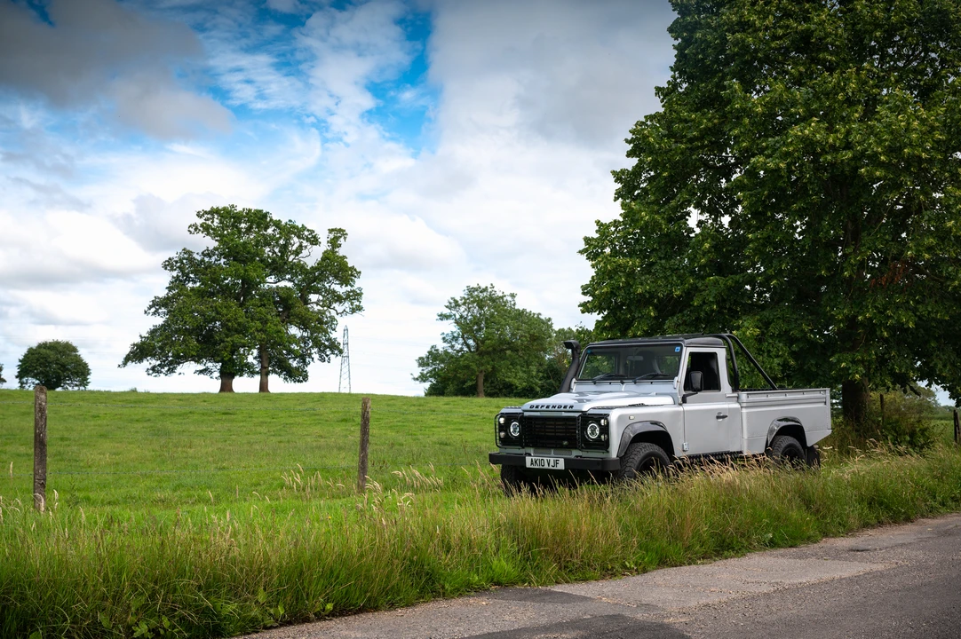 2010 Land Rover Defender 110 - Image 17 of 31