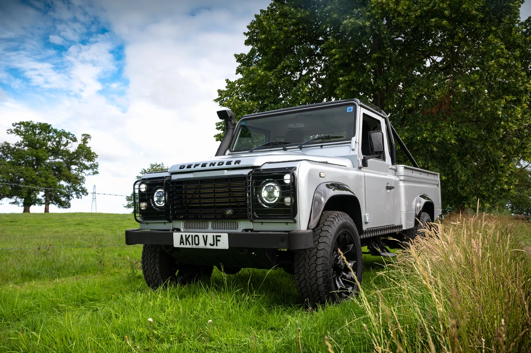 2010 Land Rover Defender 110 - Image 19 of 31