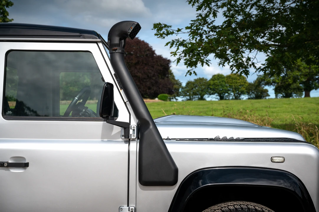 2010 Land Rover Defender 110 - Image 30 of 31