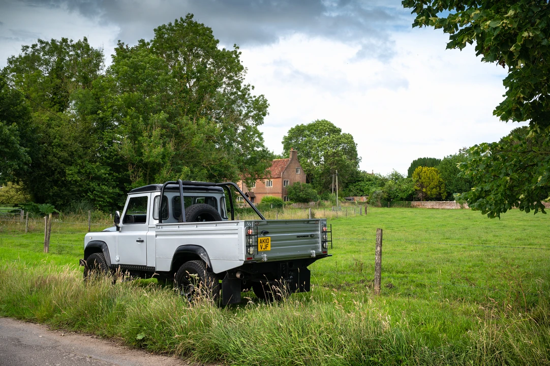 2010 Land Rover Defender 110 - Image 21 of 31