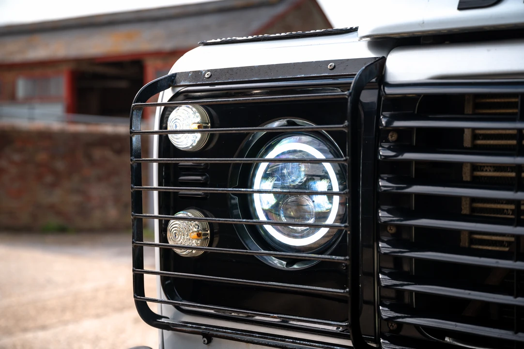 2010 Land Rover Defender 110 - Image 24 of 31
