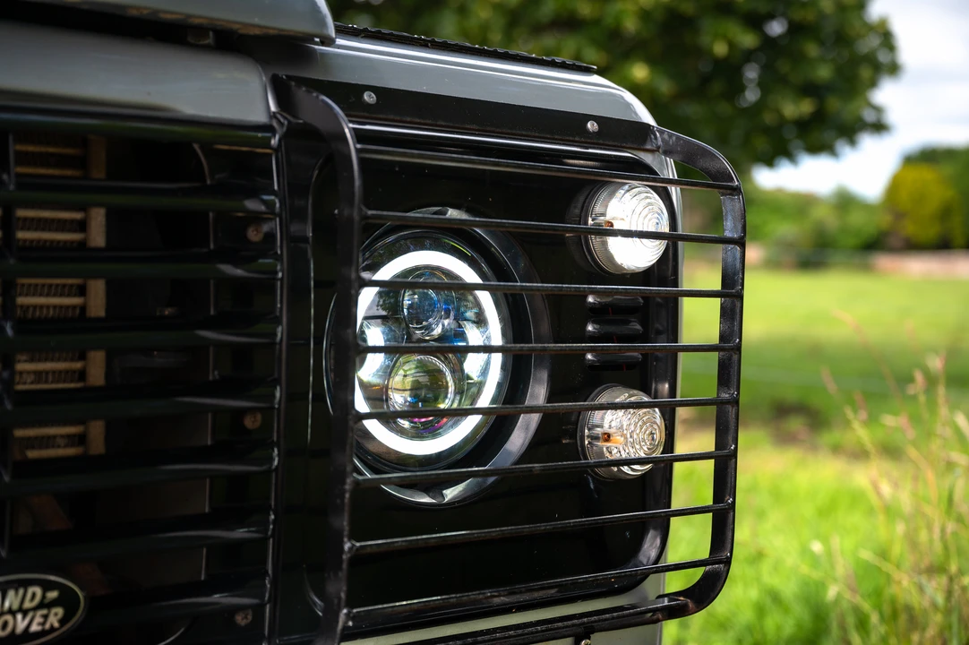 2010 Land Rover Defender 110 - Image 25 of 31