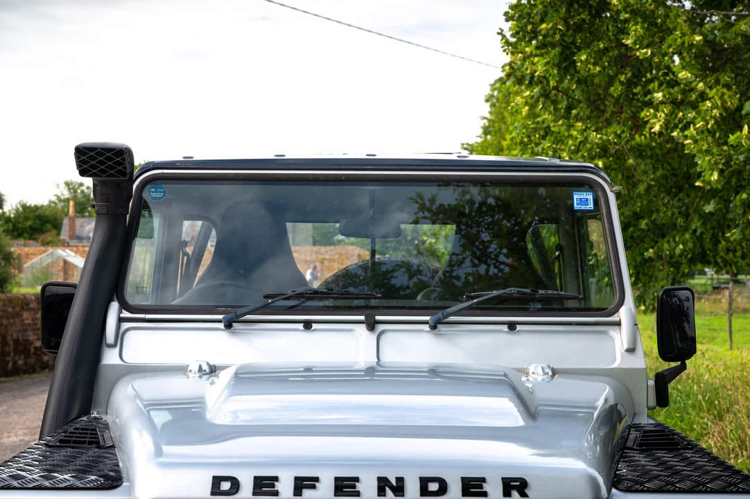 2010 Land Rover Defender 110 - Image 27 of 31