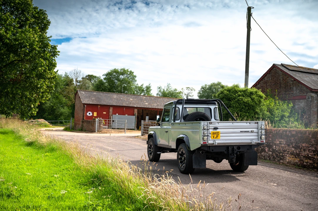 2010 Land Rover Defender 110 - Image 22 of 31