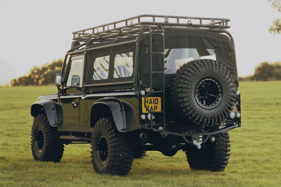 2010 Land Rover Defender 110 - Image 9 of 31