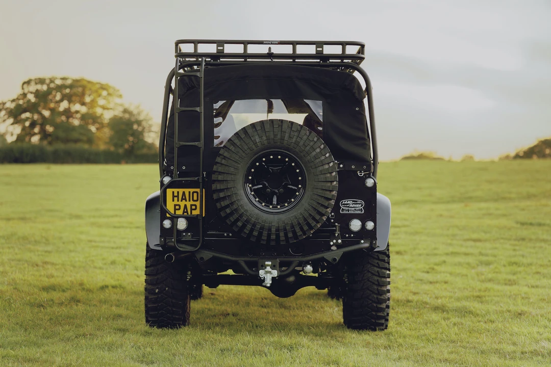 2010 Land Rover Defender 110 - Image 8 of 31