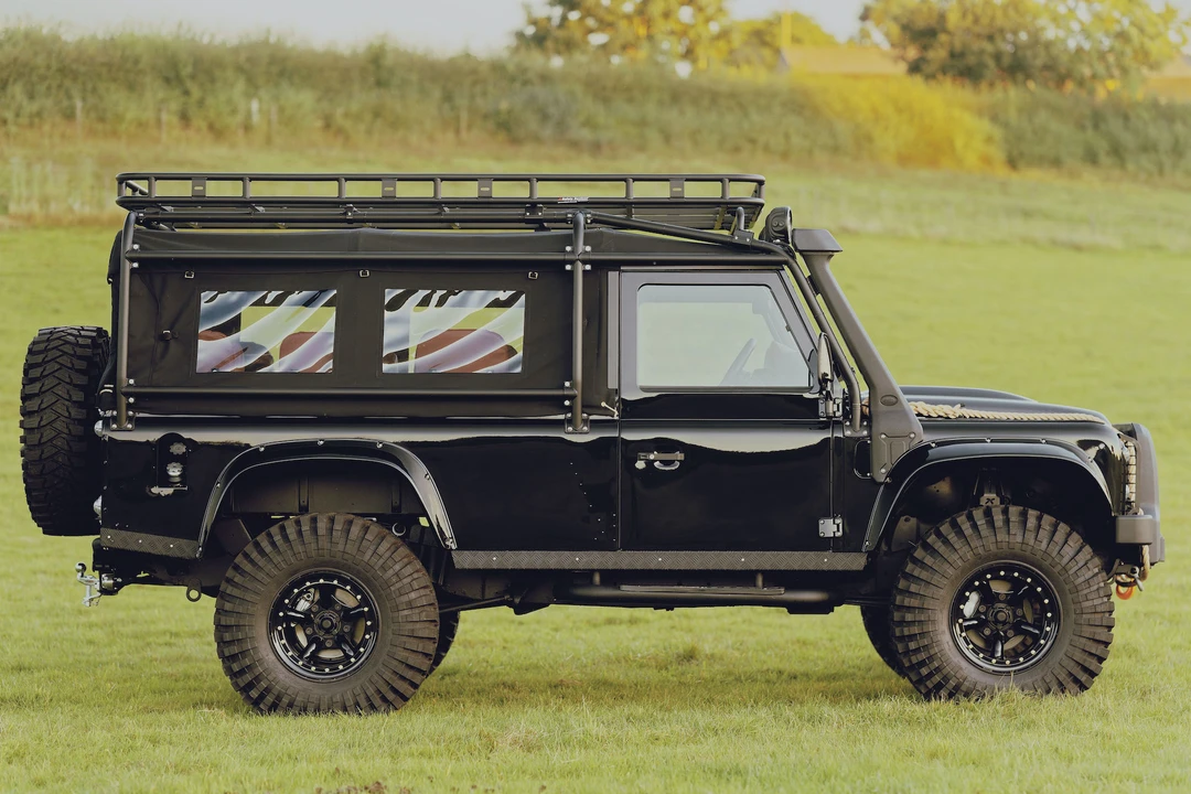 2010 Land Rover Defender 110 - Image 6 of 31