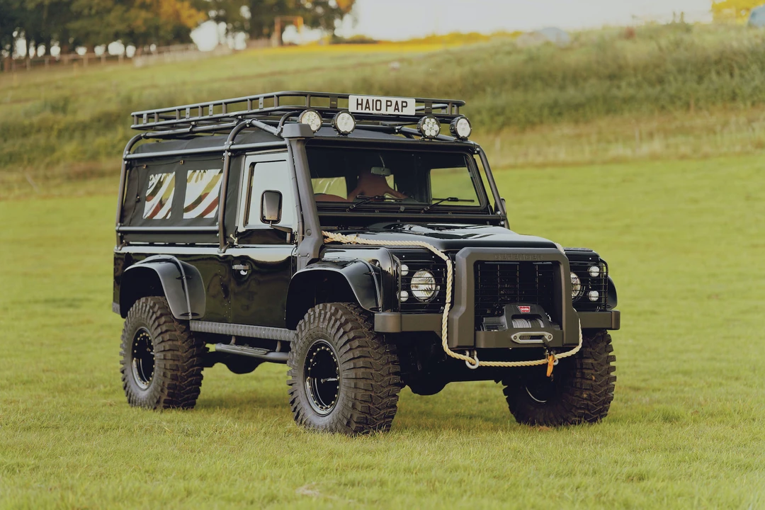 2010 Land Rover Defender 110 - Image 5 of 31