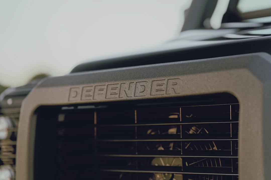 2010 Land Rover Defender 110 - Image 27 of 31