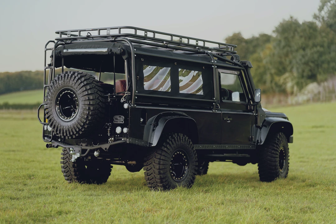 2010 Land Rover Defender 110 - Image 11 of 31