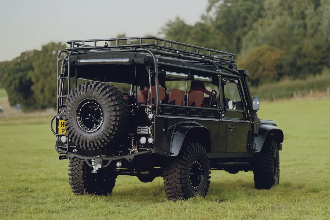 2010 Land Rover Defender 110 - Image 16 of 31