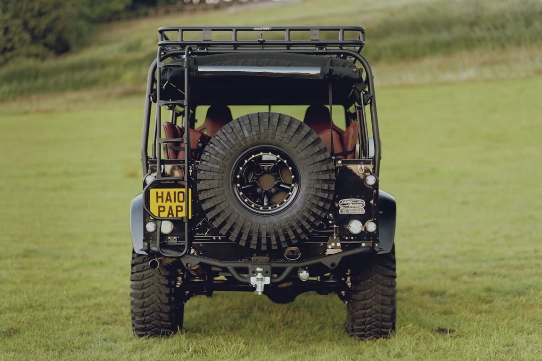 2010 Land Rover Defender 110 - Image 12 of 31