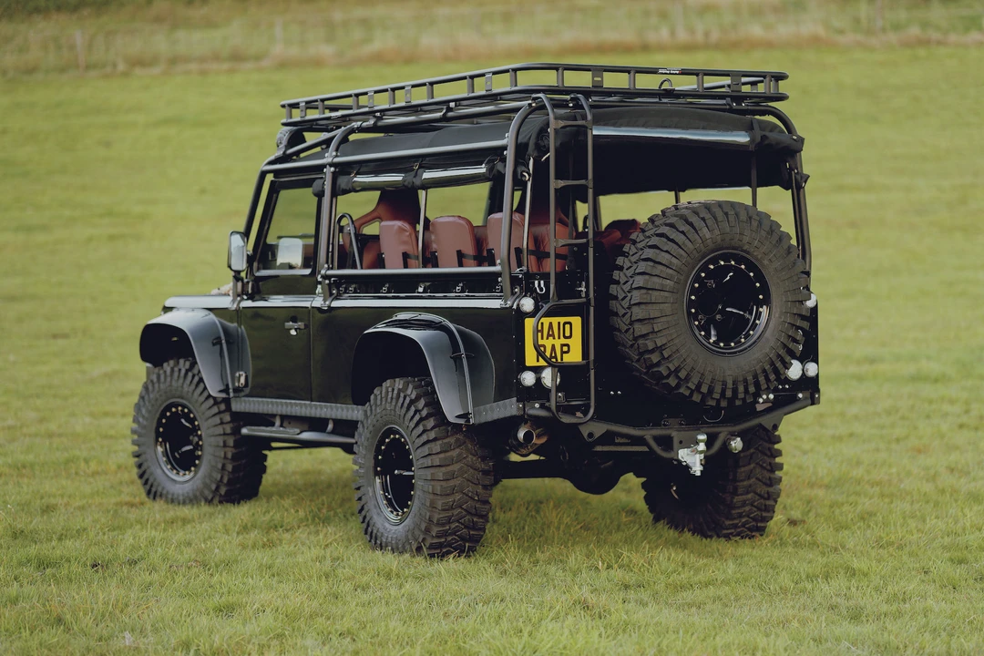 2010 Land Rover Defender 110 - Image 13 of 31