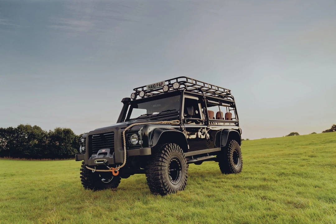 2010 Land Rover Defender 110 - Image 17 of 31