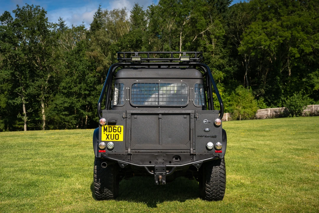 2010 Land Rover Defender 110 - Image 7 of 31