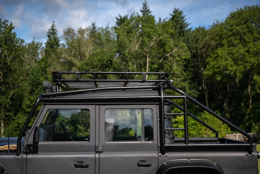 2010 Land Rover Defender 110 - Image 15 of 31