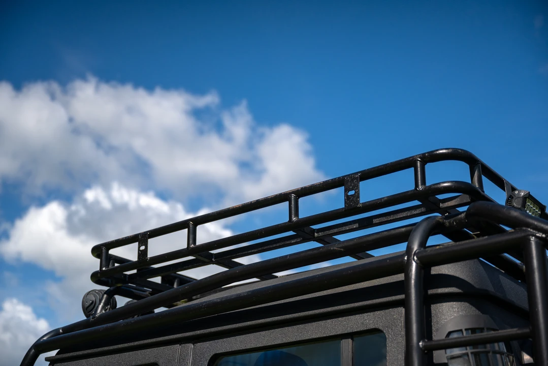 2010 Land Rover Defender 110 - Image 16 of 31