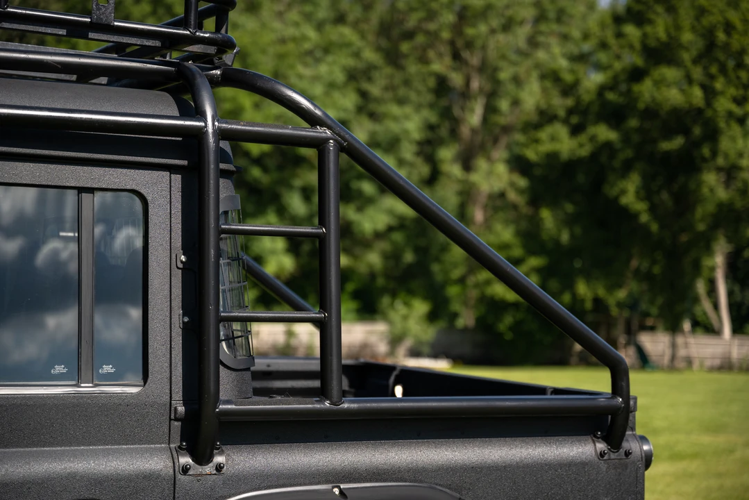 2010 Land Rover Defender 110 - Image 17 of 31