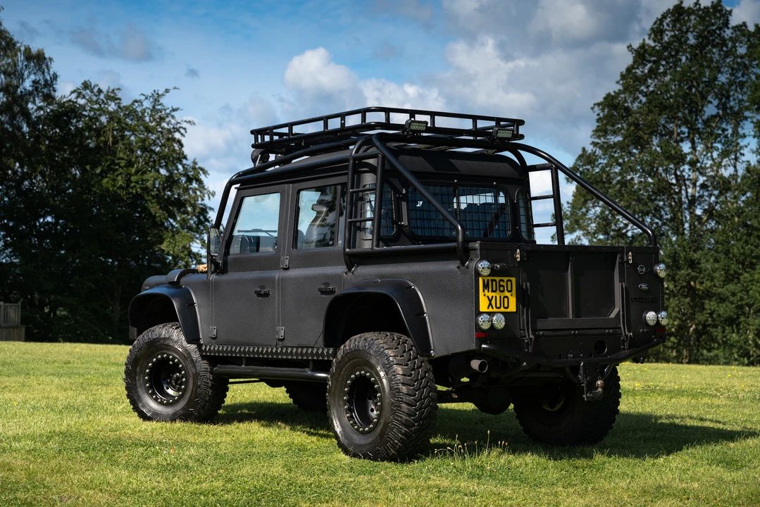 2010 Land Rover Defender 110 - Image 8 of 31