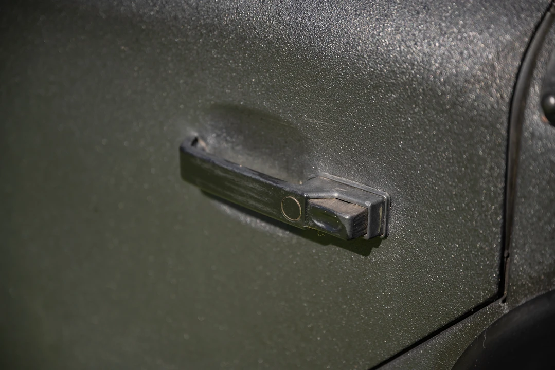 2010 Land Rover Defender 110 - Image 23 of 31