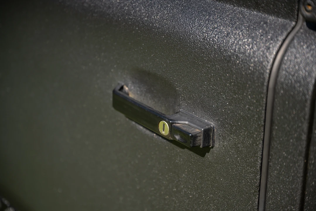 2010 Land Rover Defender 110 - Image 24 of 31