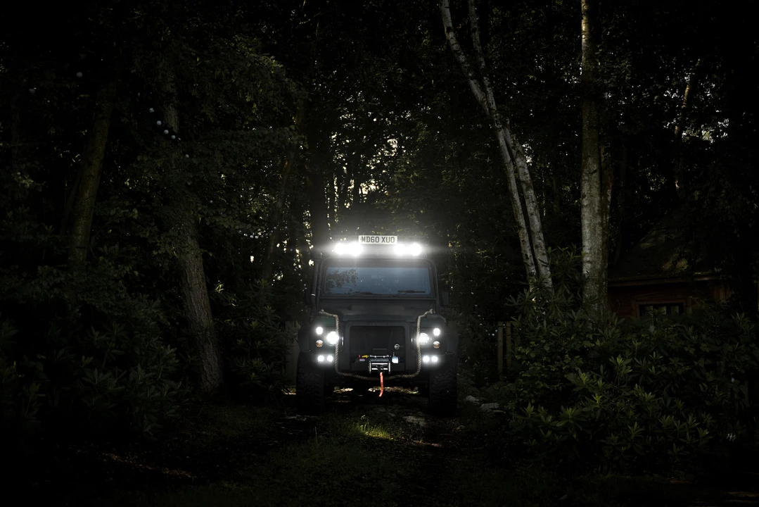 2010 Land Rover Defender 110 - Image 14 of 31
