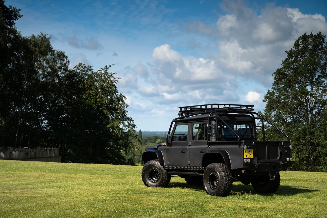 2010 Land Rover Defender 110 - Image 13 of 31