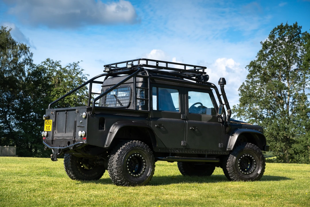 2010 Land Rover Defender 110 - Image 6 of 31