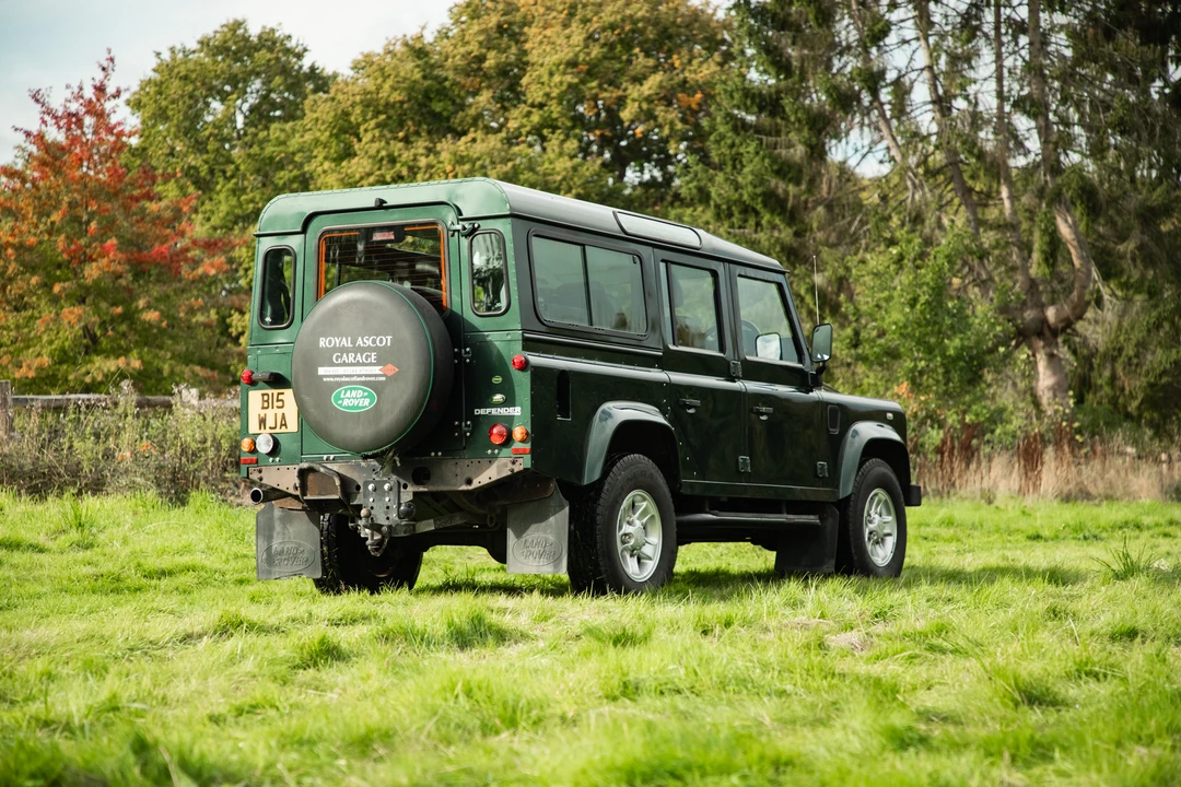 2010 Land Rover Defender 110 - Image 8 of 31
