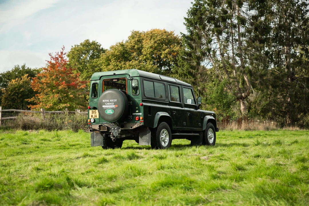 2010 Land Rover Defender 110 - Image 16 of 31