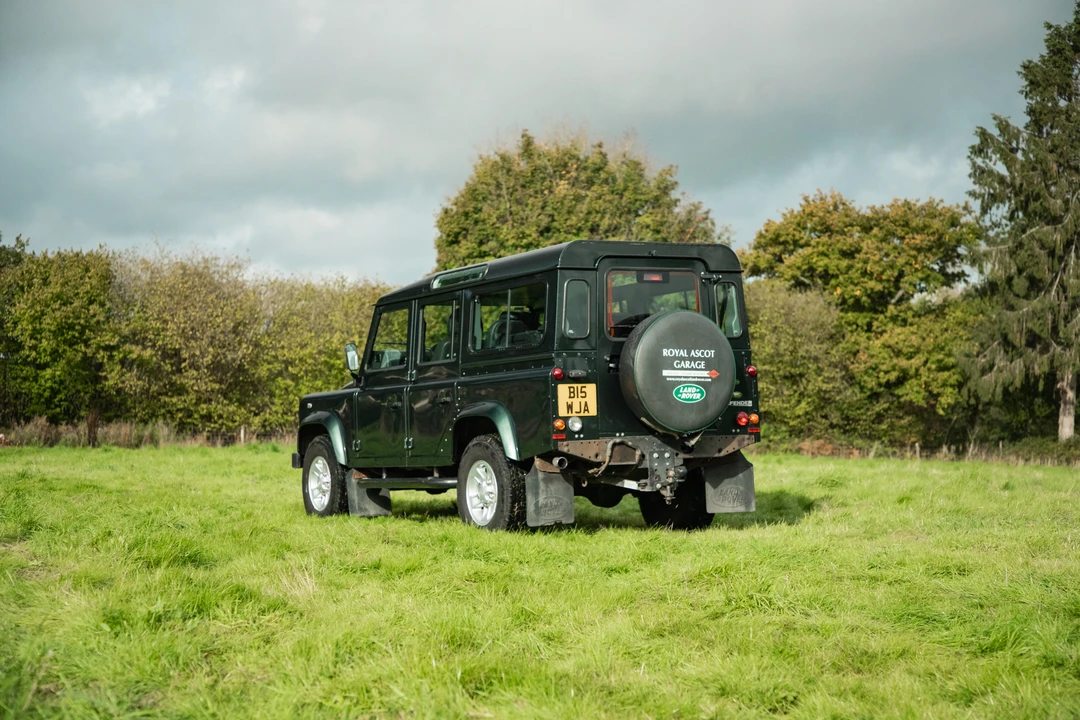 2010 Land Rover Defender 110 - Image 14 of 31