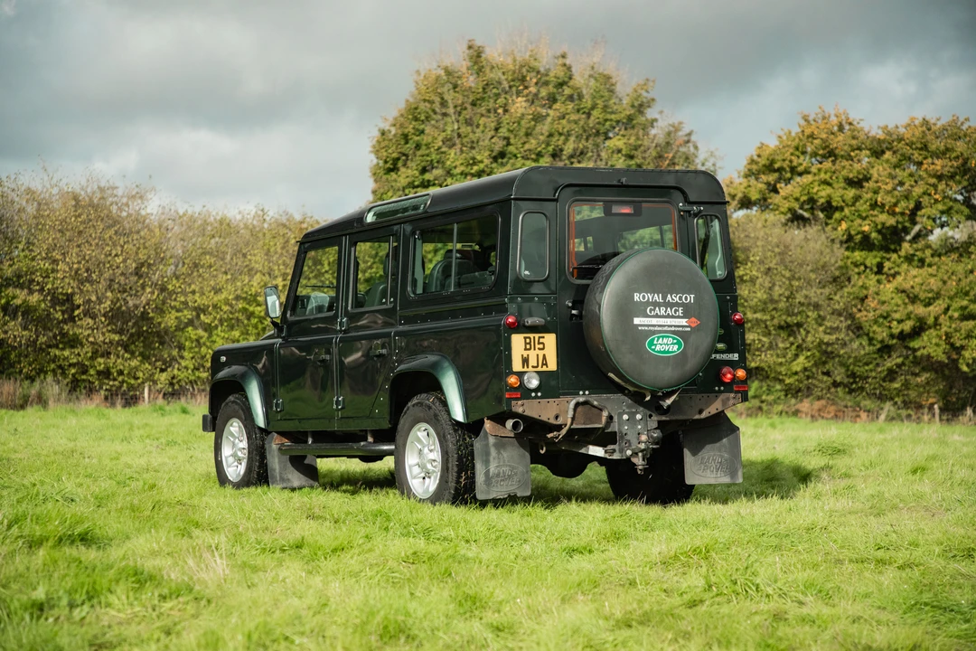 2010 Land Rover Defender 110 - Image 6 of 31