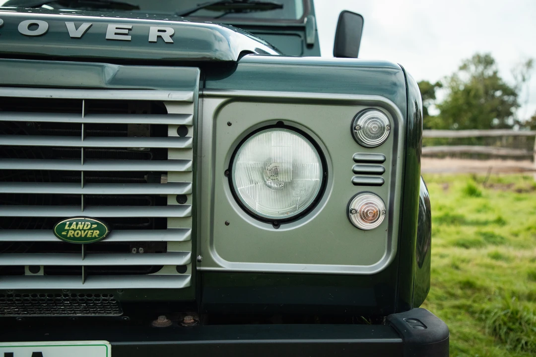 2010 Land Rover Defender 110 - Image 23 of 31