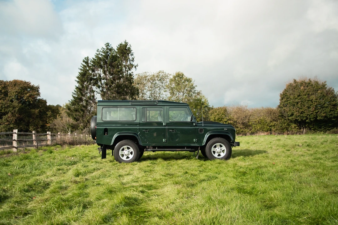 2010 Land Rover Defender 110 - Image 17 of 31