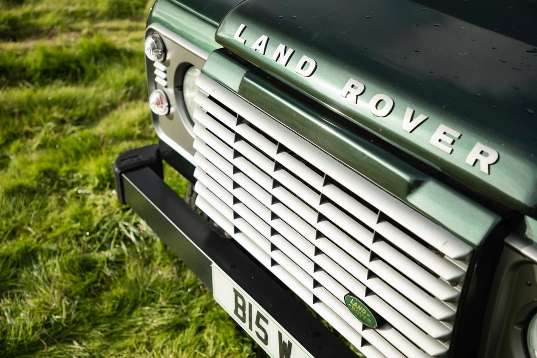 2010 Land Rover Defender 110 - Image 24 of 31