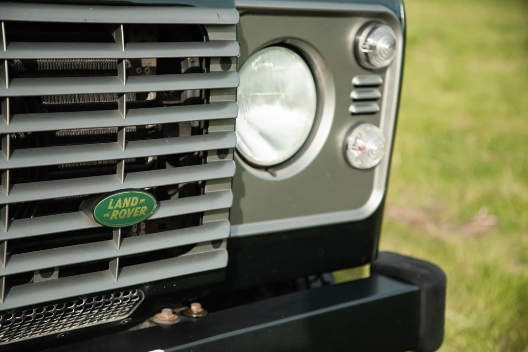2010 Land Rover Defender 110 - Image 26 of 31