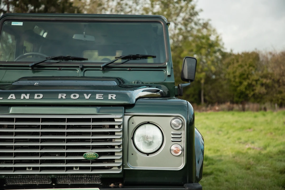 2010 Land Rover Defender 110 - Image 27 of 31