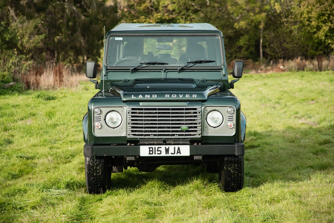 2010 Land Rover Defender 110 - Image 11 of 31