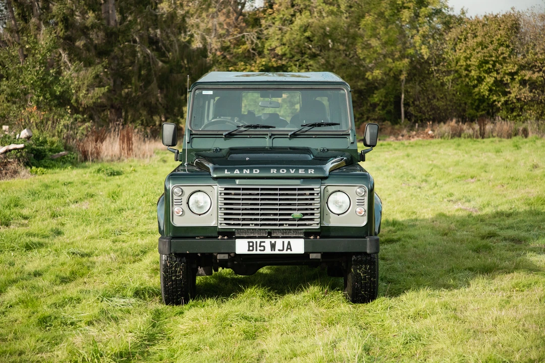2010 Land Rover Defender 110 - Image 19 of 31
