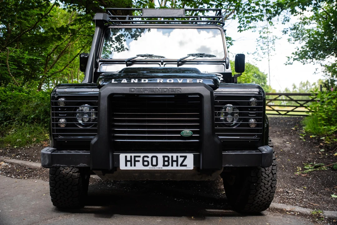 2010 Land Rover Defender 110 - Image 9 of 31