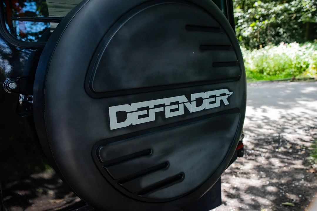 2010 Land Rover Defender 110 - Image 28 of 31