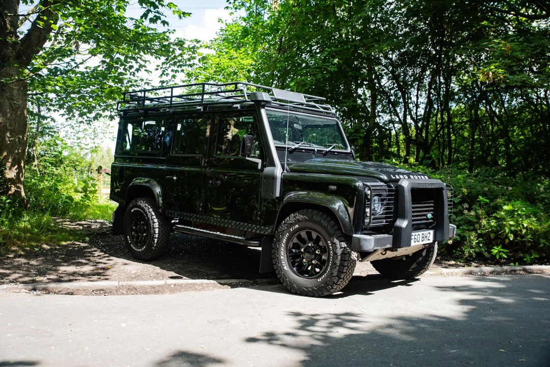 2010 Land Rover Defender 110 - Image 15 of 31